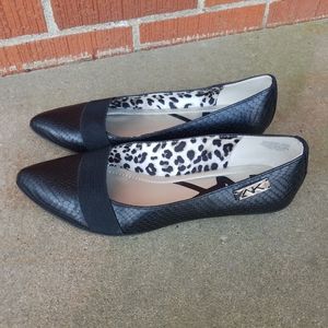 Anne Klein Black Flats Akonward